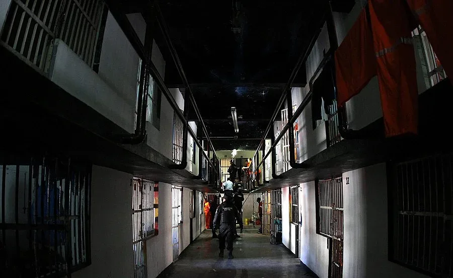 Сауни и килии с климатици за затворниците в Монтерей