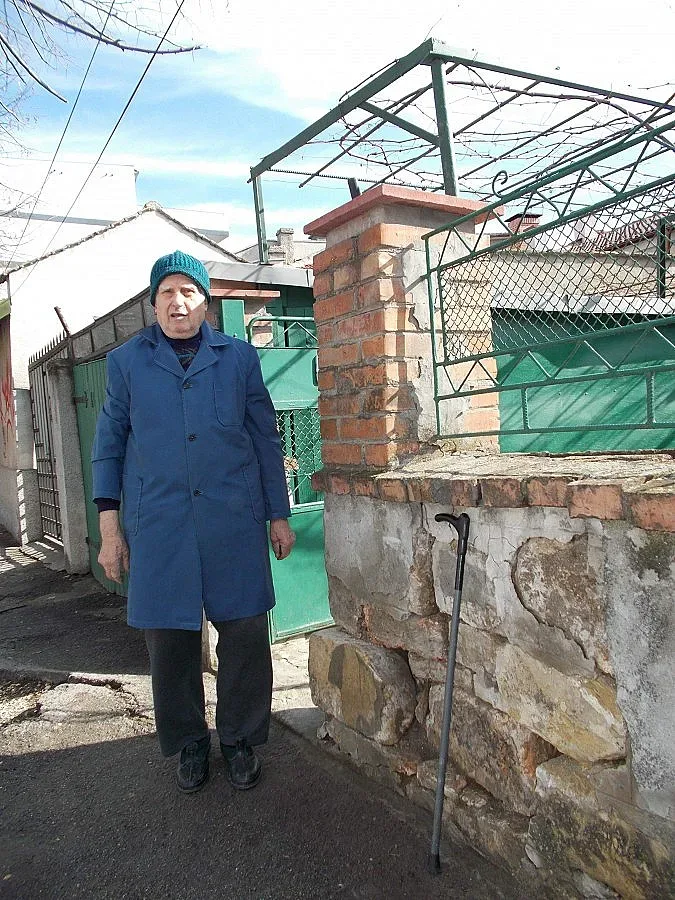 Джип потроши основи на къща в Добрич