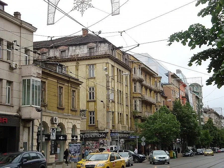 Кметове съживяват театри и манастири