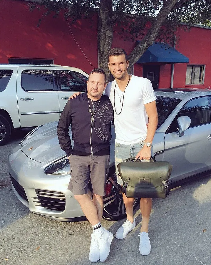 Григор се уреди с чанта уникат