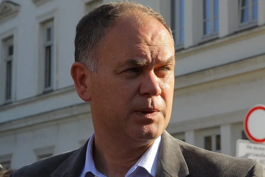 Кадиев прави партия