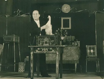 Мистер Сенко започнал от метач в цирк