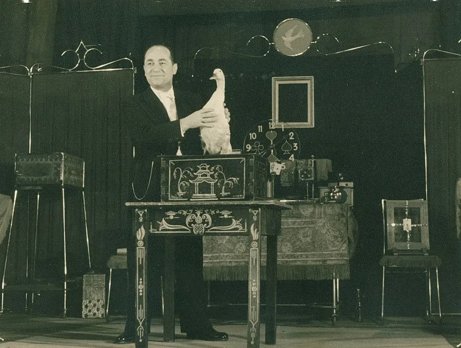 Мистер Сенко започнал от метач в цирк