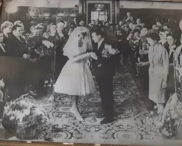 Сватбени агенции показват снимки на Ванга и Терешкова