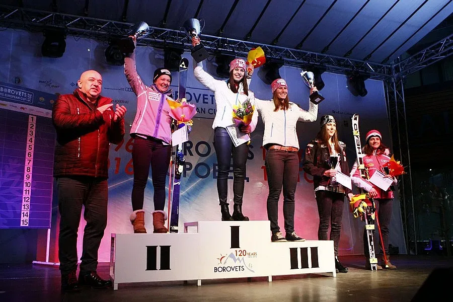 Министър Кралев награди победителката в Боровец