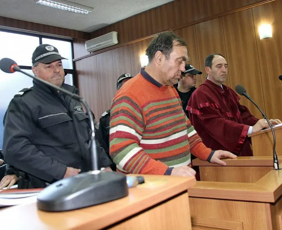 Върнаха Евстатиев от болницата в ареста (ОБЗОР)