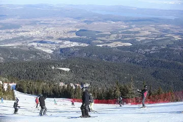 Елитът в ските тренира при перфектни условия в Боровец