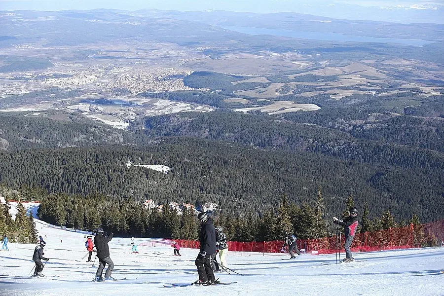 Елитът в ските тренира при перфектни условия в Боровец