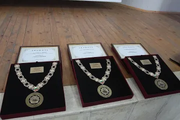 Доган със знак "Стефан Стамболов"
