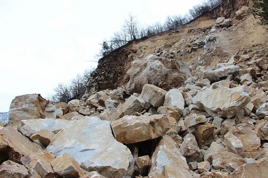 Село на бунт заради неукрепен път
