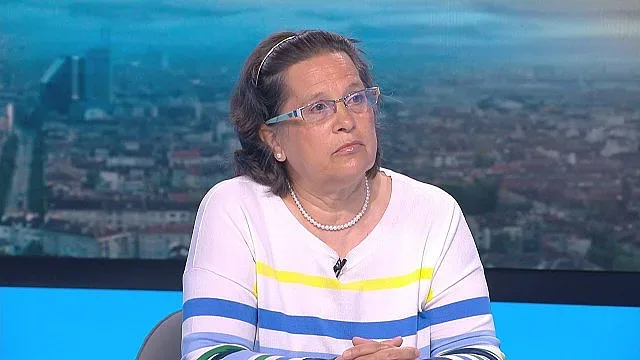 Грипът в атака. Пред лекарските кабинети е като на война