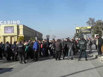 Пуснаха горещи телефони за превозвачите