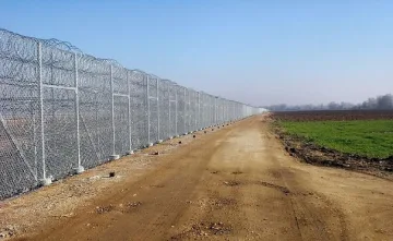 Израел вдига ограда по границите си