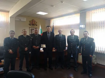 Огнеборци с награда за областен управител