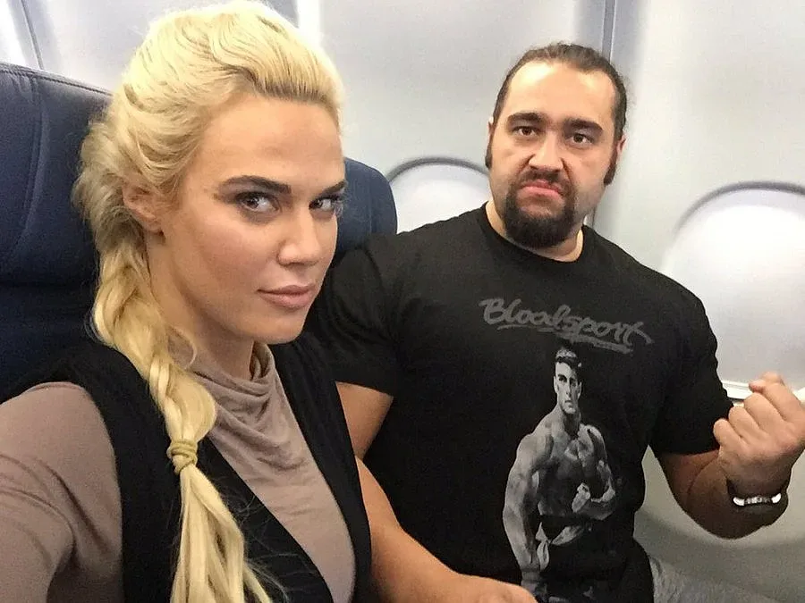 Русев: Лана мирише на "Клайв Кристиан"