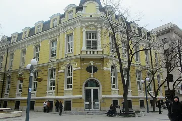 Данъчни погнаха електронните магазини по морето