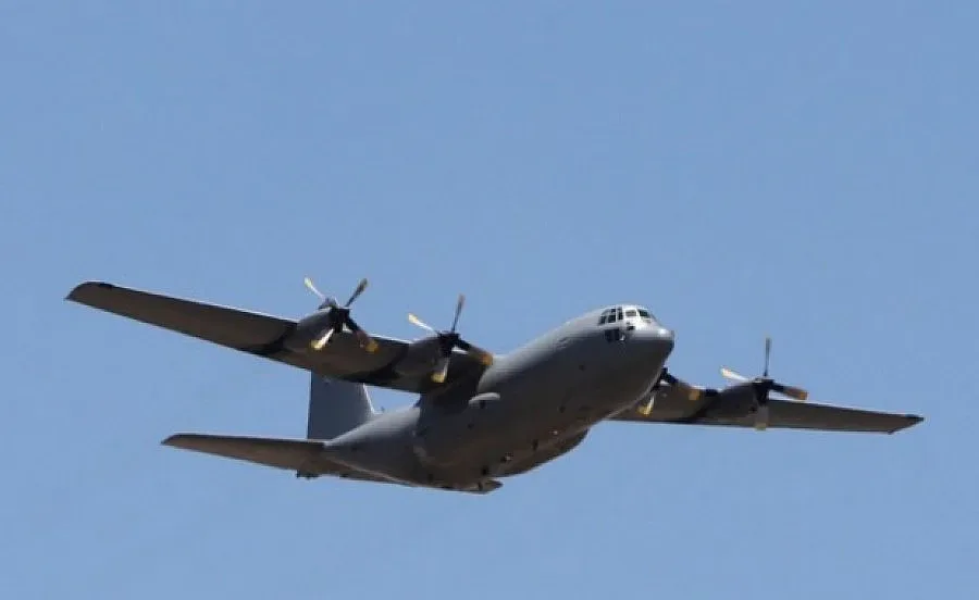 Военен самолет прелетя над наш град. Народът изтръпна