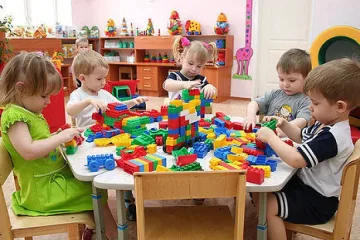 Намаляват децата в яслите 