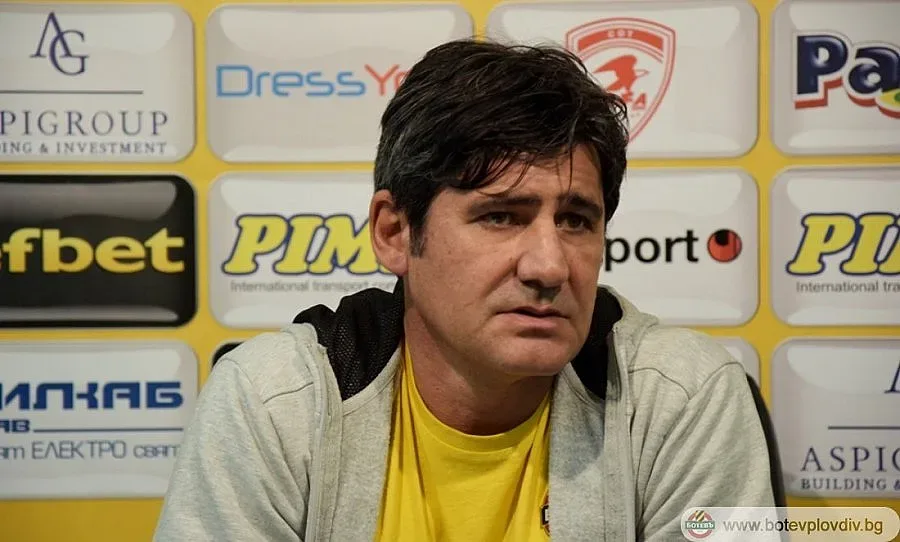 Костов скубе коси за защитник