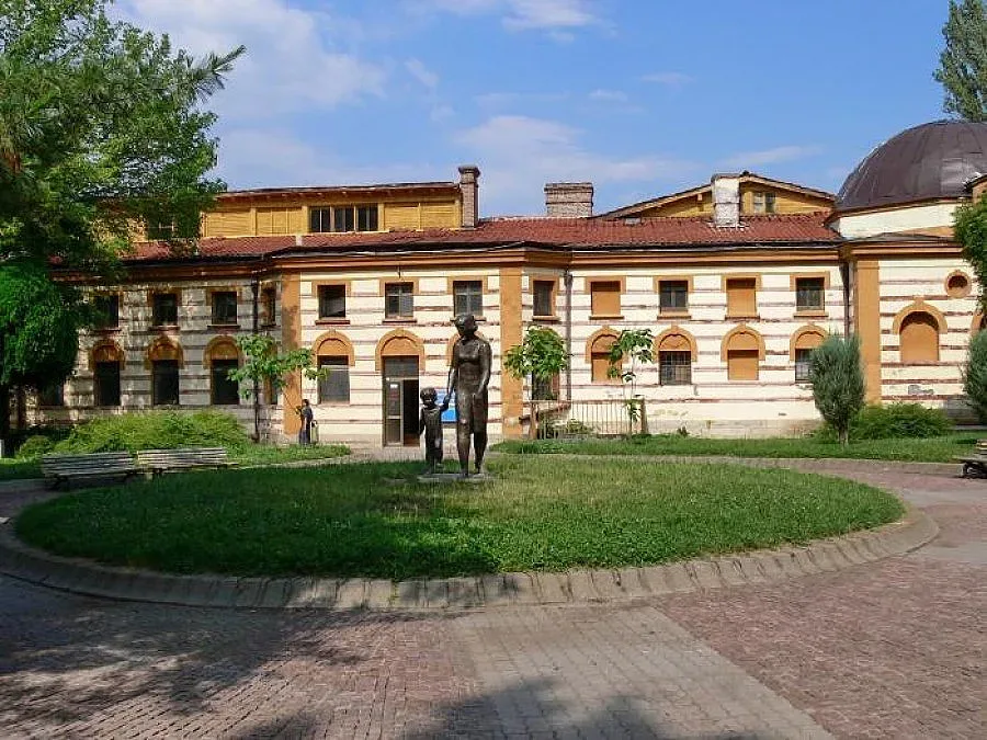 Спират продажбата на 100-годишна баня в Кюстендил 