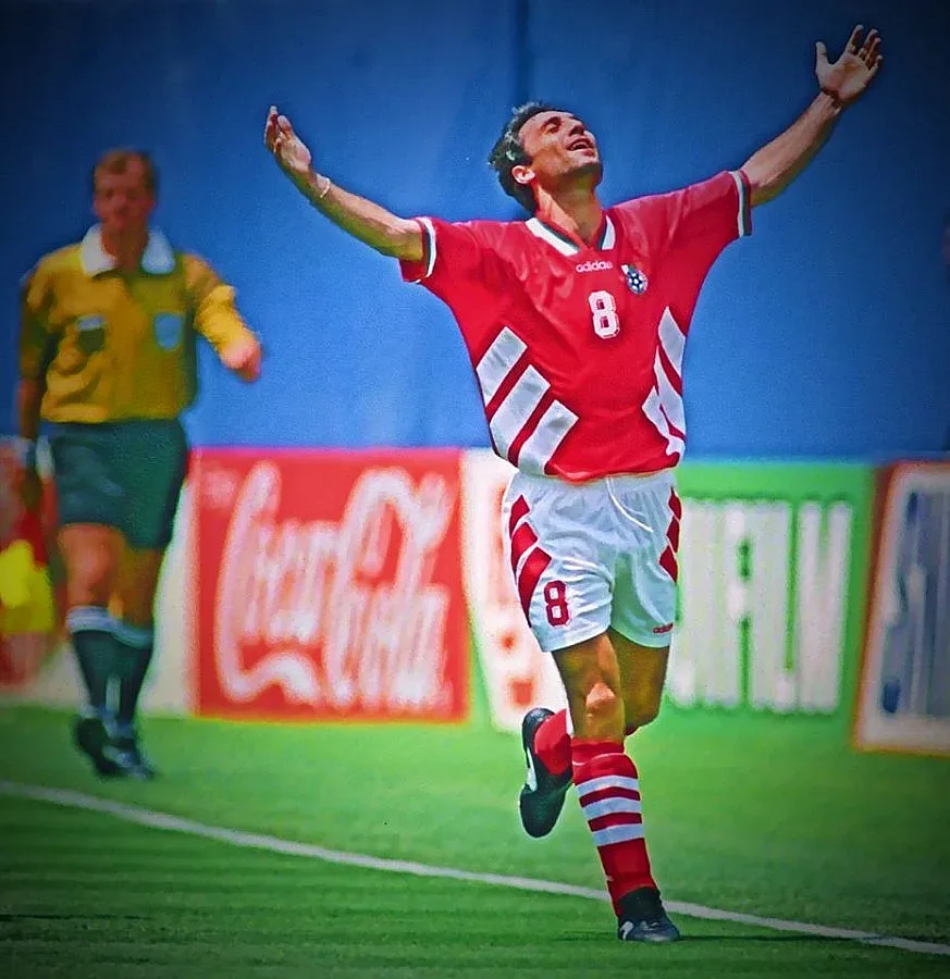 Стоичков в Twitter: Прегръщам ви всички