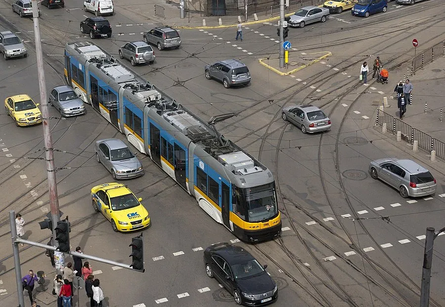 Катастрофа затрудни движението на площад „Македония”