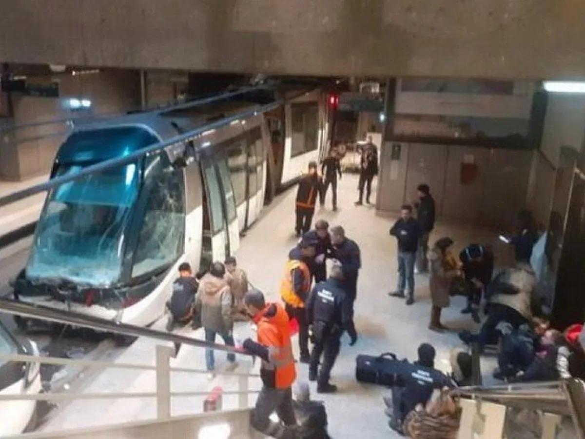 Два трамвая се сблъскаха, десетки ранени