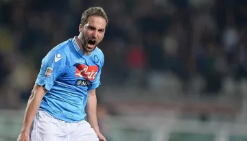 "Наполи" и "Ювентус" се захапаха и не се пускат