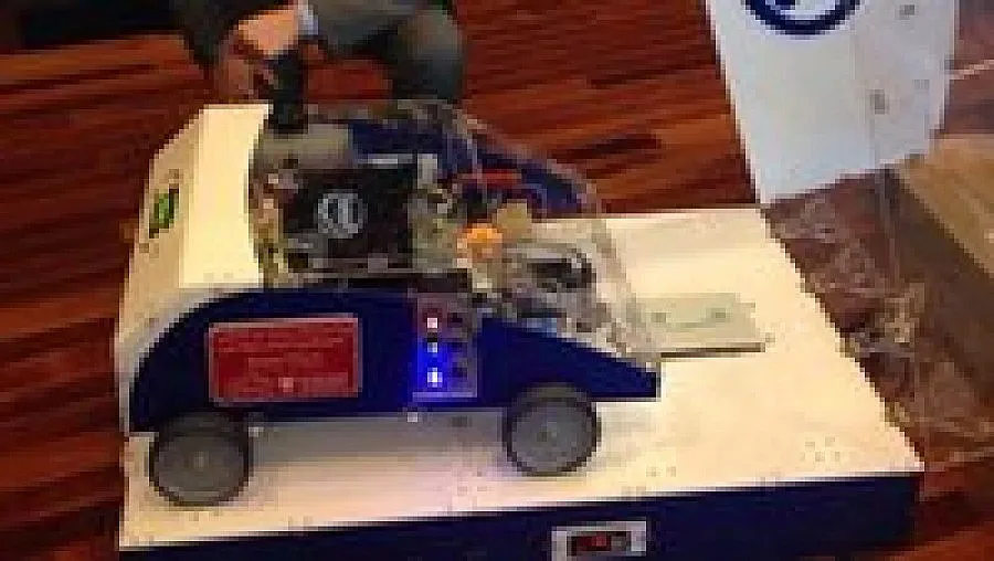 3D принтер запълва дупки по пътищата