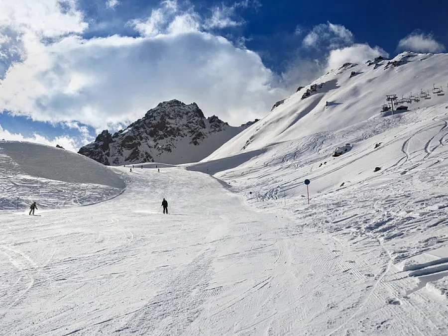 Удар в скала уби румънски скиор