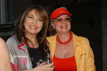 Маргарита Хранова и Искра Радева радват дамите в Каварна за 8 март