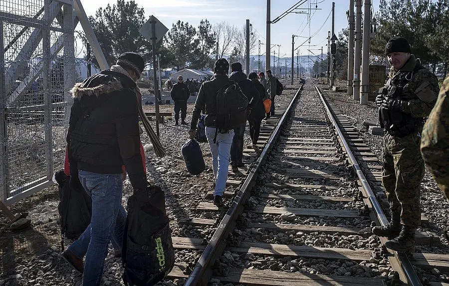 Австрия: Затваряме границите, ако Турция не си вземе мигрантите