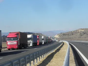 Пуснаха движението през "Кулата"