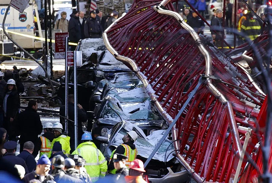 Кран уби човек в Манхатън