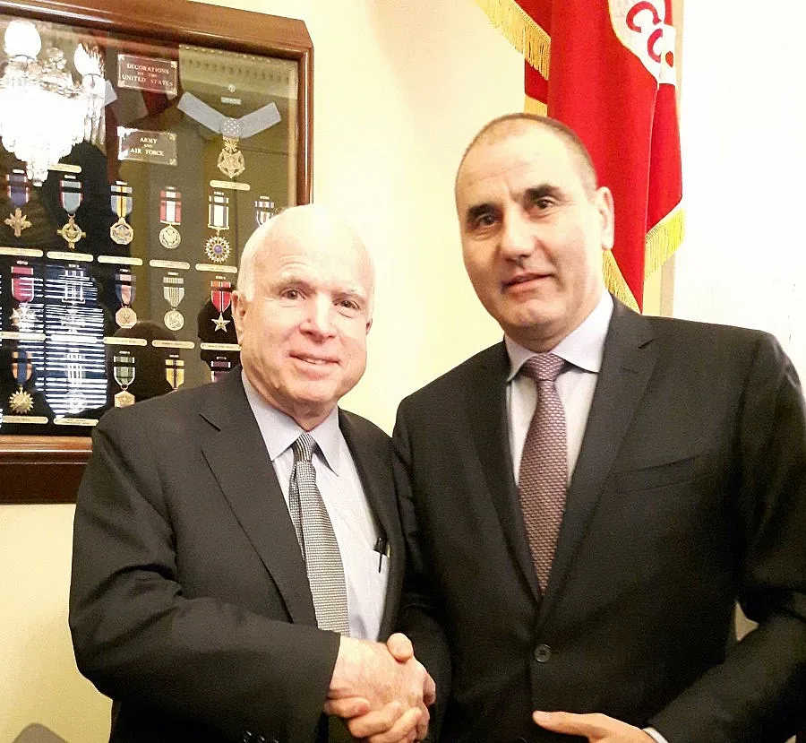 Цветанов и Маккейн на форум за ИД