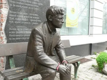 Тръгна подписка "за" Пеньо Пенев в учебниците