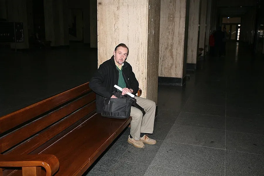 Вальо Топлото на  топло при жена си