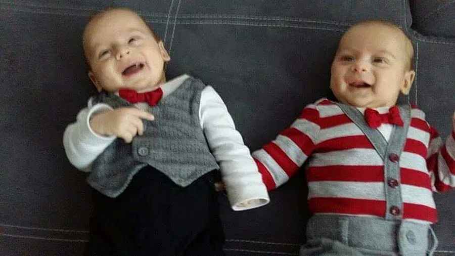 Моника и Краси се редуват да спят при баба и дядо