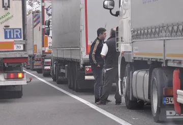 Хаос на Кулата: 12 км опашка и блокирани граници