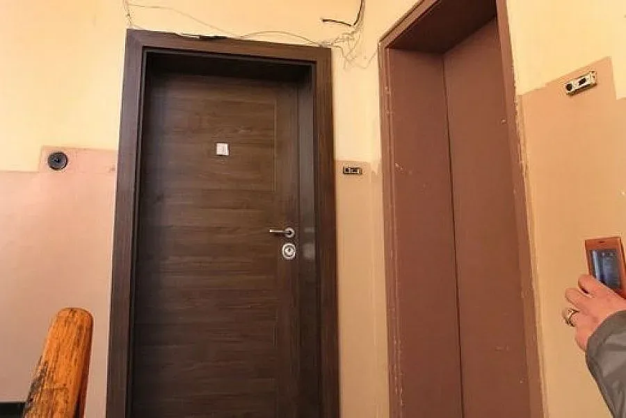 Психично болен наркоман взе майка си за заложник