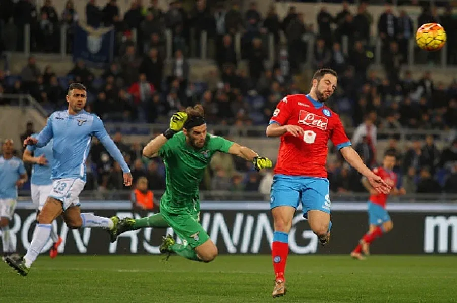 "Наполи" лети в небесата, поредната жертва е "Лацио"