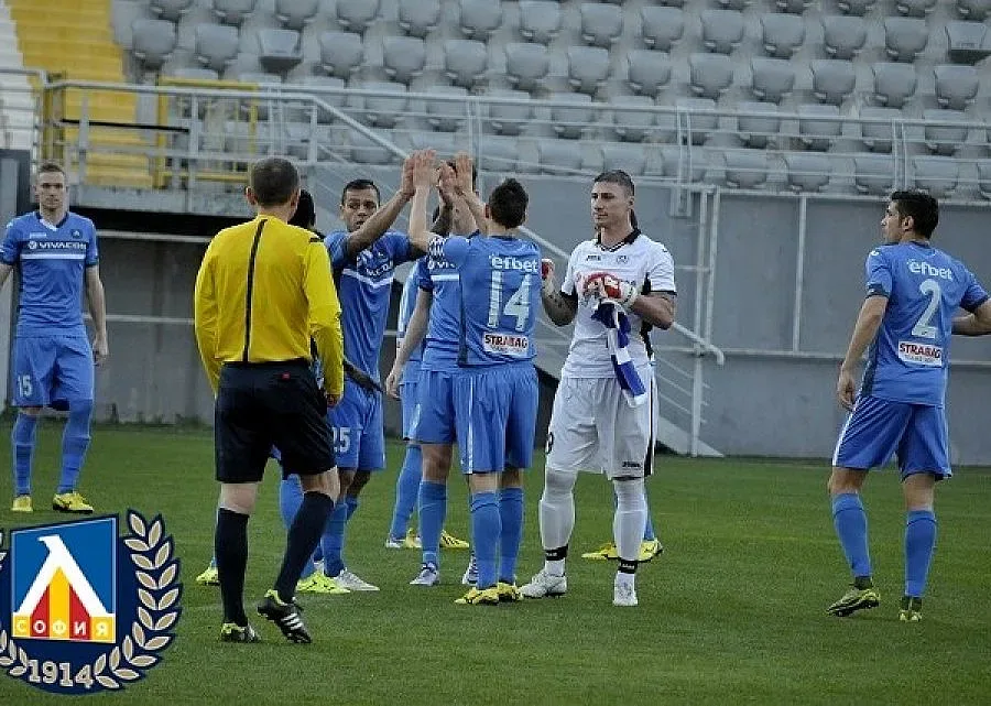 Втория в Румъния спря победния ход на "Левски"