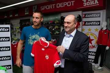 Троицки зарадва фенове в Sport Depot