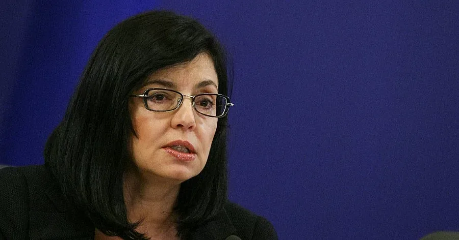 Избраха Кунева след драматично броене