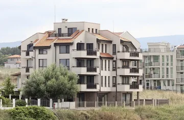 Продават 1/2 апартамент