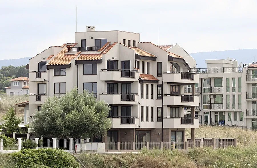 Продават 1/2 апартамент