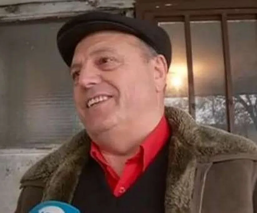 Ценев атакува  с кирливи ризи