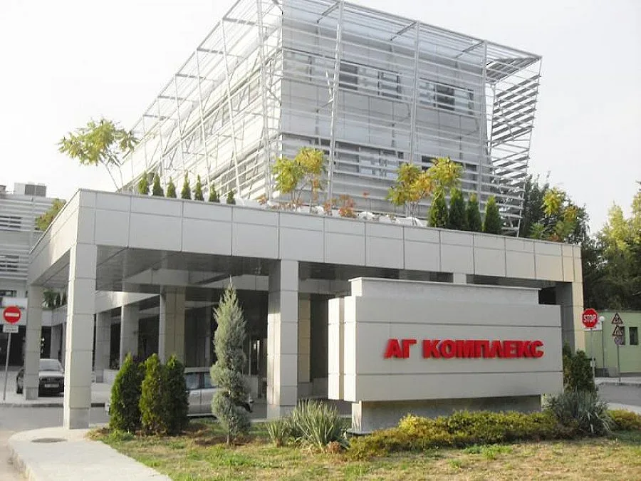 Бременна на 14 г. се хвърли четвъртия етаж