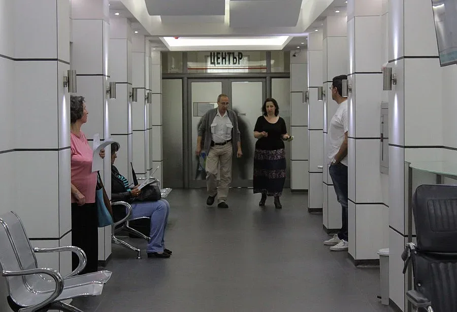 Режат леглата на болници в 20 области