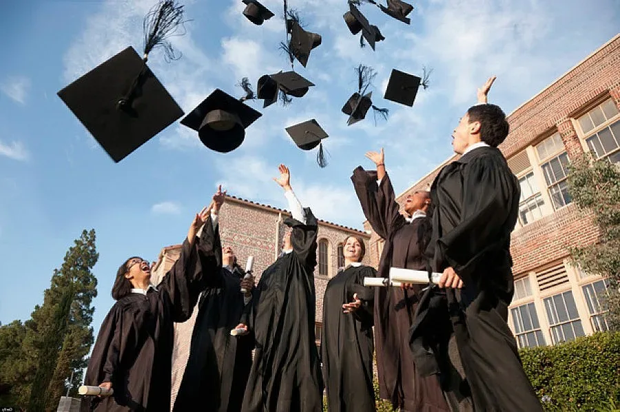 Дания плаща 700 евро, ако учиш и работиш